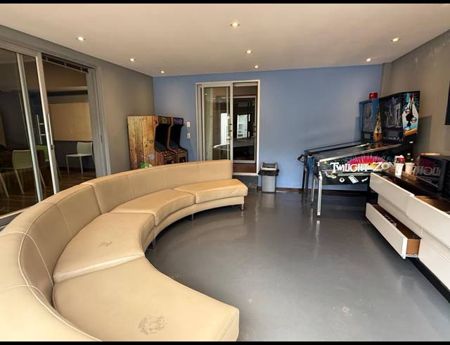 850M² OFFICE FOR SALE IN FERNDALE